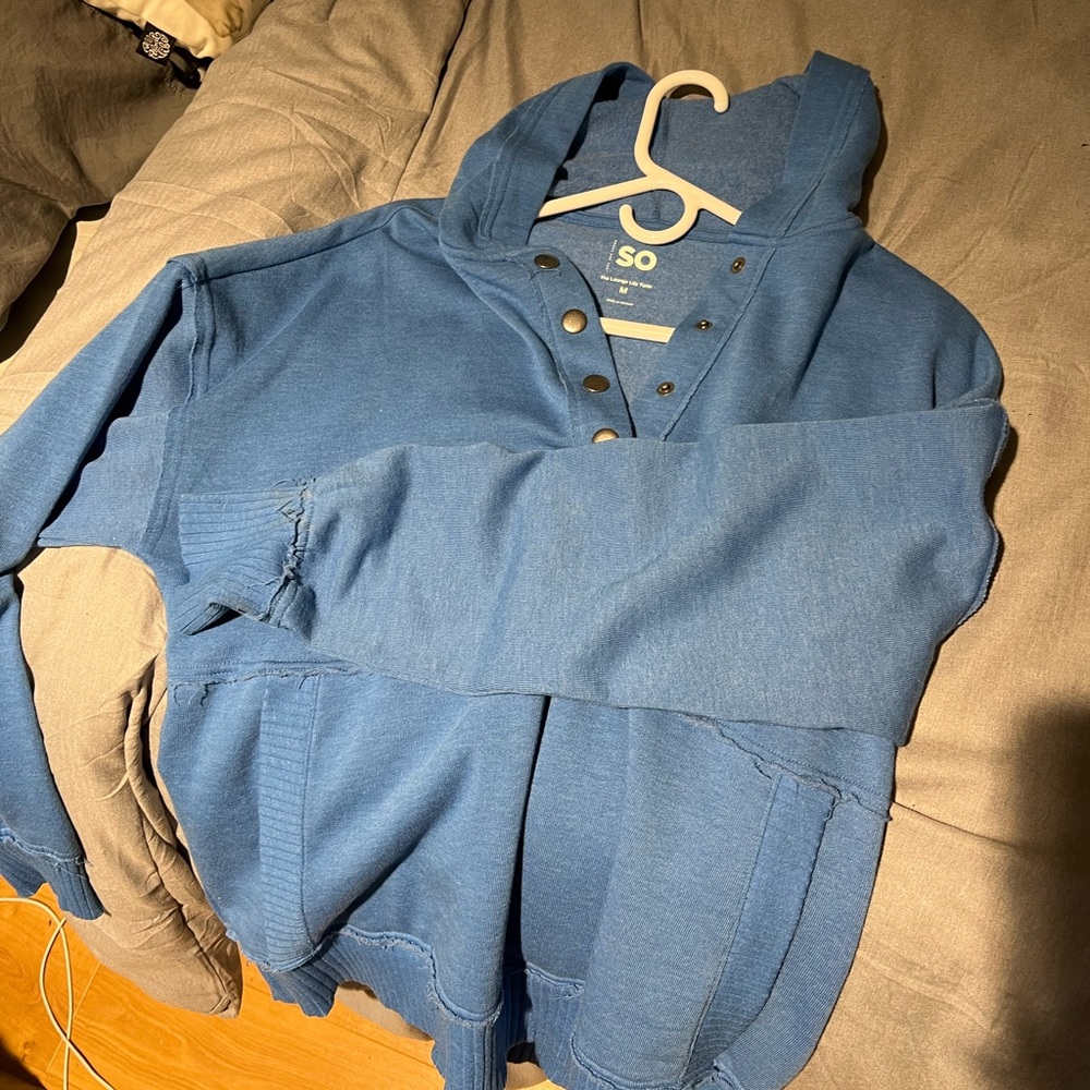 Oversized pull over SO. Brand
